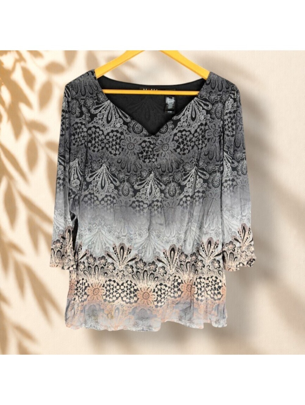 Axcess Blouse Women XL Gray Floral V-Neck 3/4 Sleeve Lined Pullover Casual